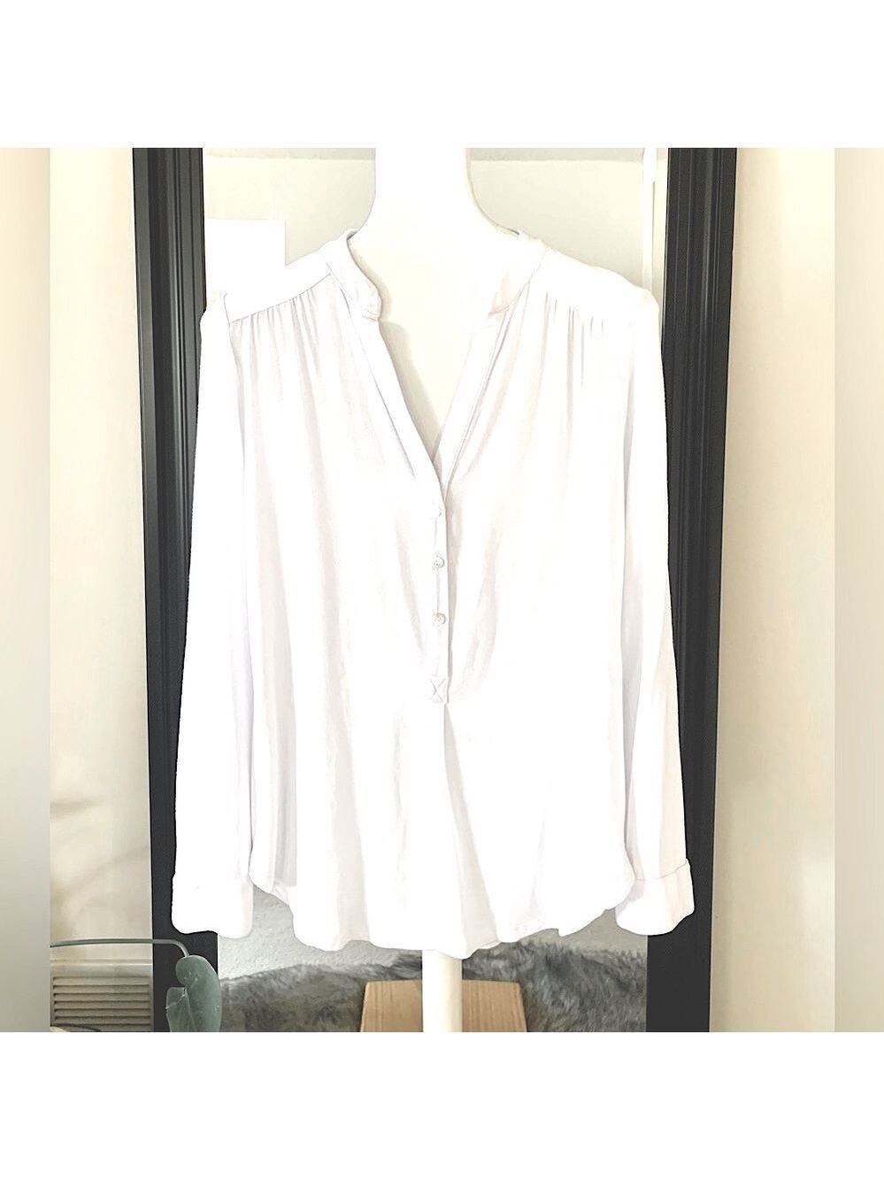 Amour Vert White Long Sleeve Button Down Pajama Top